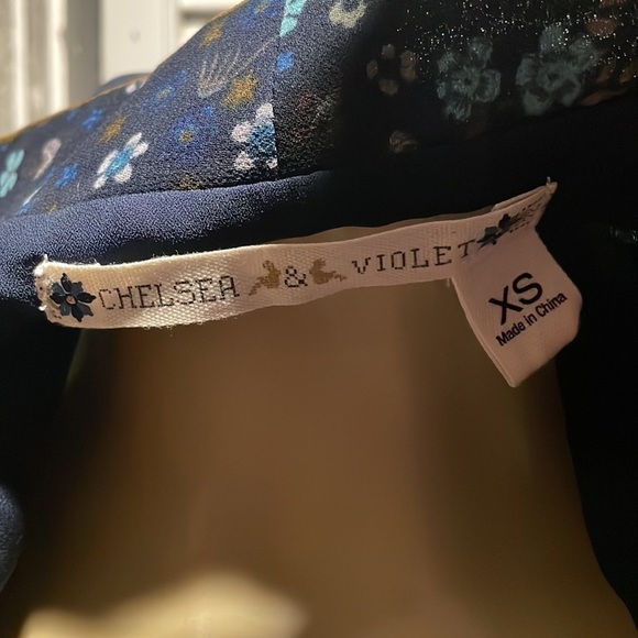 C&V Chelsea & Violet Bell Sleeve Smocked Floral Dress size XS - Picture 7 of 8